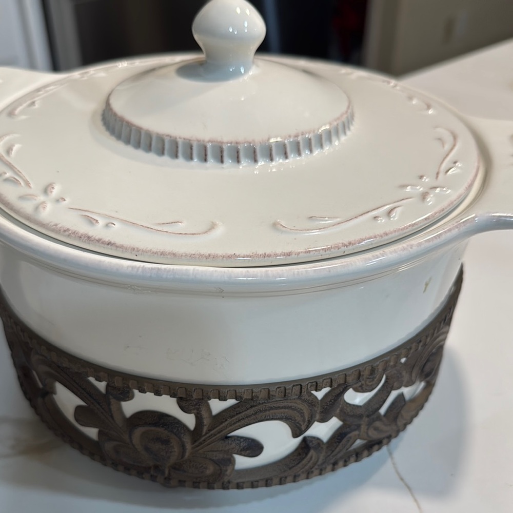 Elegant White Mikasa Ceramic 2qt Casserole Dish with Ornate Metal Base